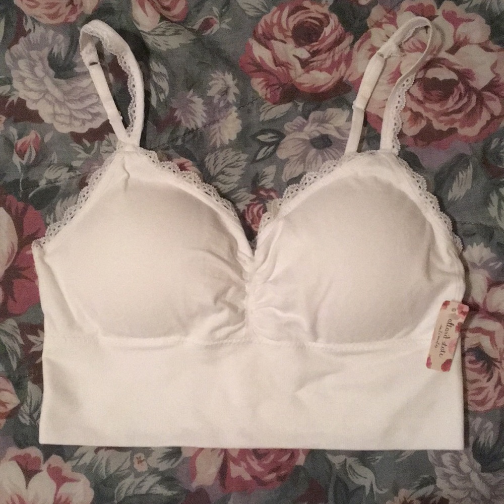 🌻Altar’d State White Bralette🌻—New with tag!